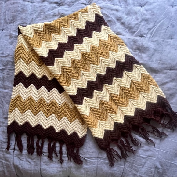Vintage Crochet Zig Zag Wavy Afghan Blanket Handmade Chevron 1970s Retro - Picture 2 of 7